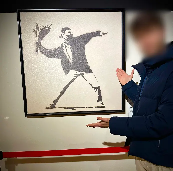 Rédacteur du Off Market Journal Fondateur de Off Market avec le visage flouté